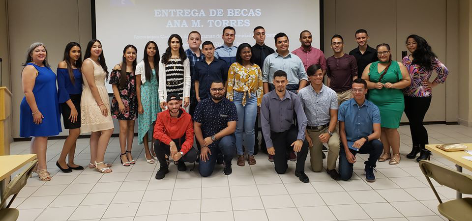 26 estudiantes de los Programas TRIO recibieron becas de $500 c/u el pasado 17 de mayo de 2019 en la Universidad de Puerto Rico en Río Piedras de parte de la presidenta, Prof. Mara Luna.